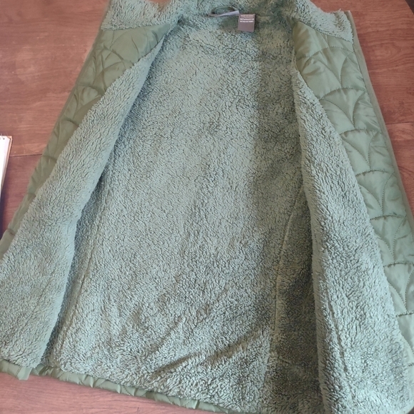 Jane Ashley petite casual lifestyle woman's puffer vest - Picture 5 of 5